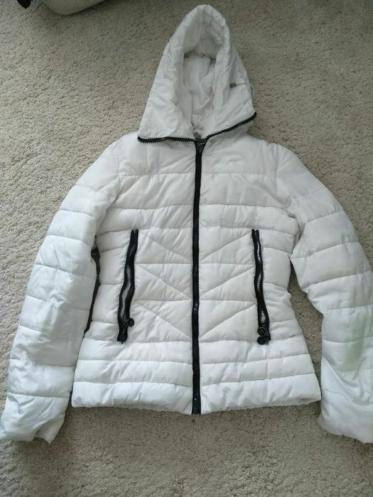 Продам детские куртки.