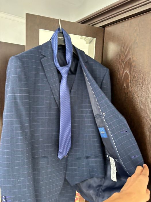 Продам костюм тройку