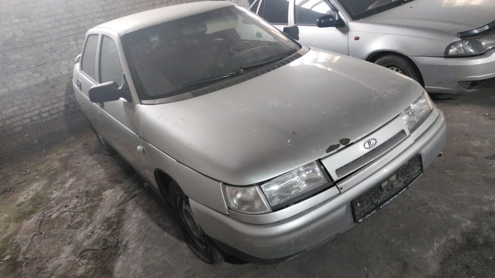 Ваз 21102 . 8 клапаная.