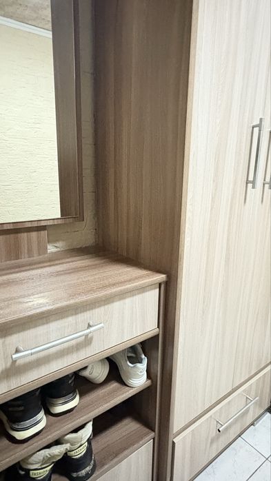 Продам шкаф в прихожую СРОЧНО