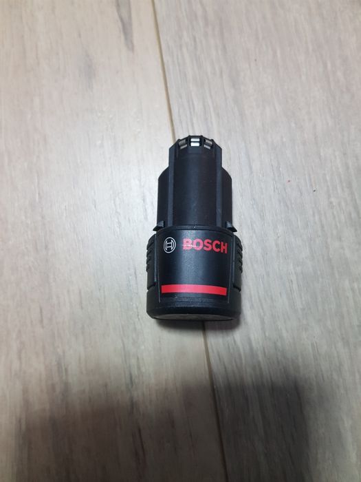 Vând acumulator bosch 12v