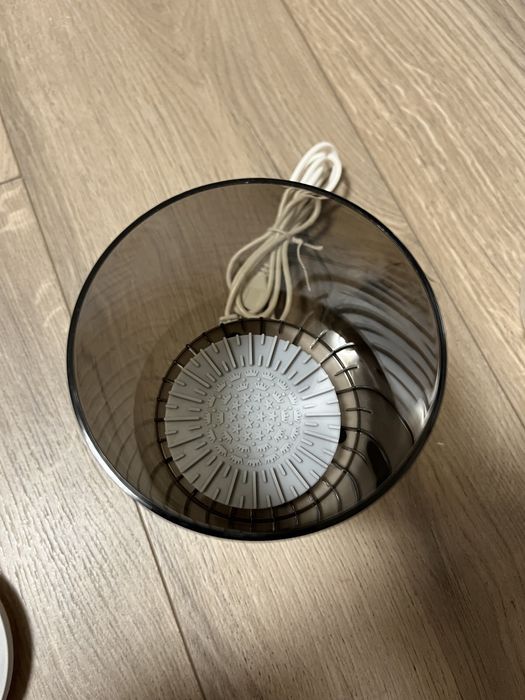 Уред за почистване на четки за грим