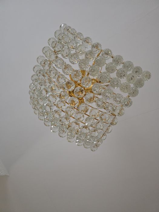 Продам люстру 2шт по 15тыс