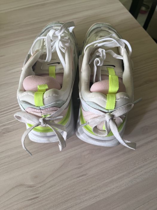 Маратонки NIKE ……