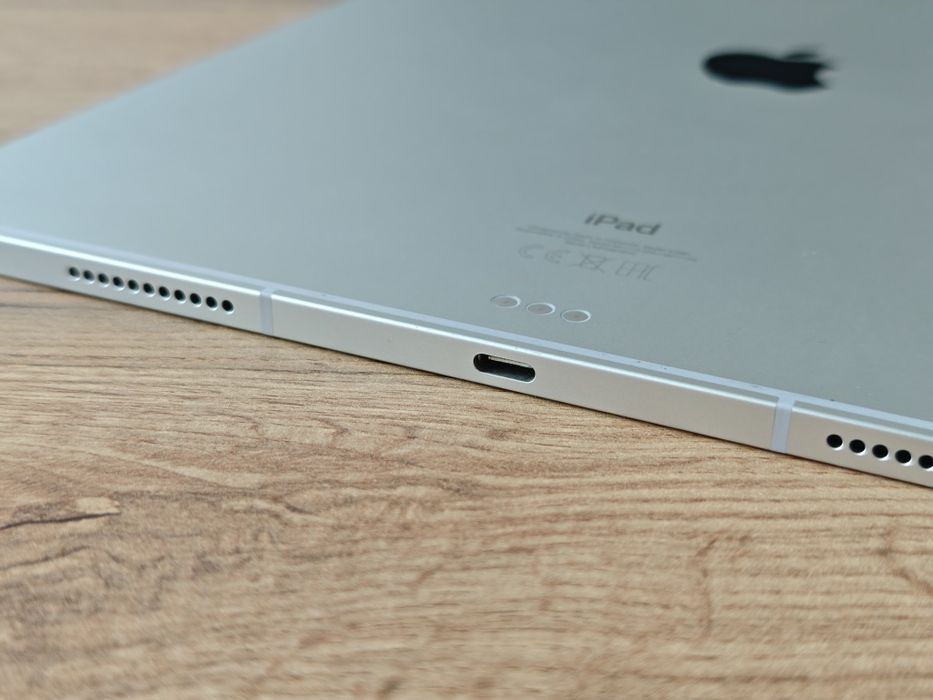 iPad Pro 12.9" (5th Generation/M1) + Magic Keyboard + Pencil