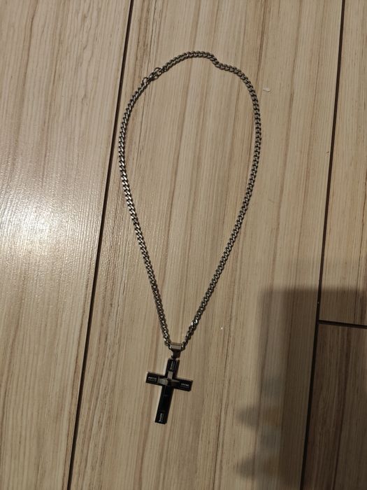 Ланец с кръст от стомана