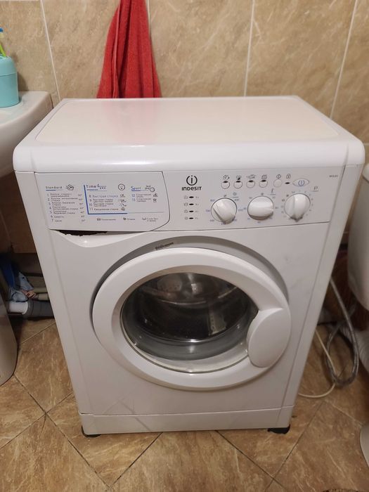Продам стиральную машину INDESIT WISL83