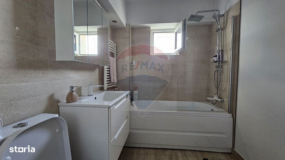 Apartament cu 3 camere decomandat de vânzare Burdujeni, Suceava
