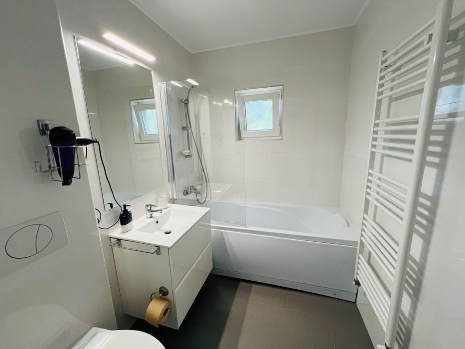 Inchiriez apartament 3 camere