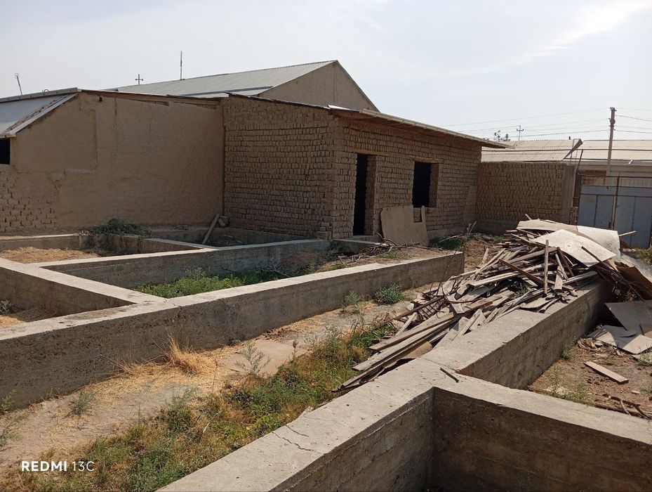 Ер участка сотилади янгиарикда мактабни оркасида хужатлари булган