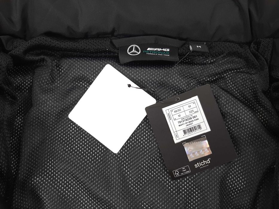 Mercedes AMG F1 Team Rain Jacket - Оригинално мъжко яке