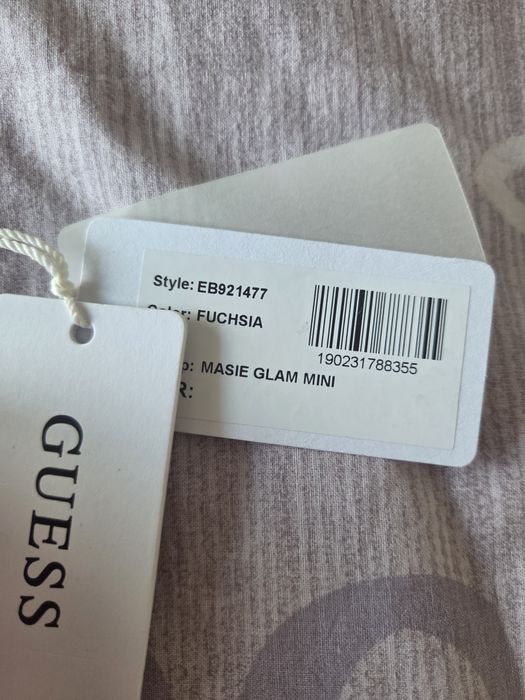 Нова чантичка Guess