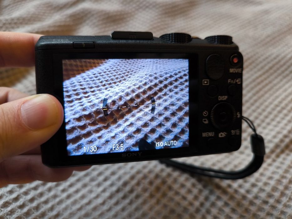 Sony Cyber-shot DSC-HX60 – 20.4 MP / 30x zoom / Wi-Fi / NFC