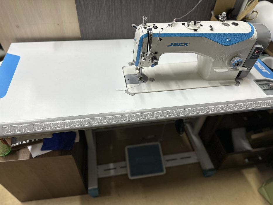 Продам машинку Jack f4