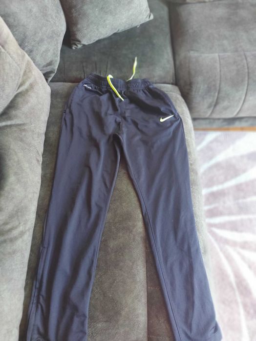 Дамски дънки на ZARA