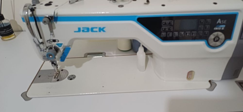 Jack tikuv mashinasi
