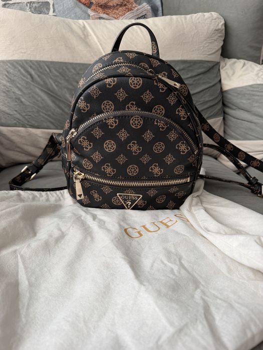 Дамска раница GUESS