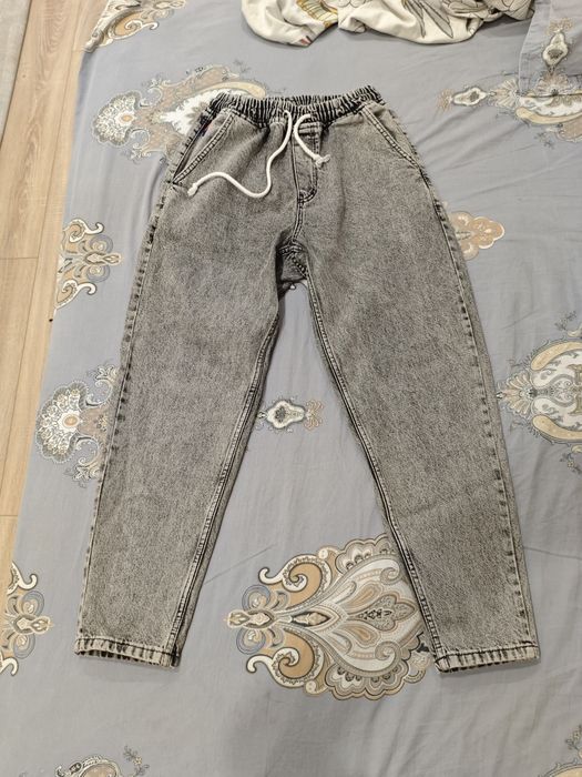 Продаю, серые джинсы мужские M, отличное состояние