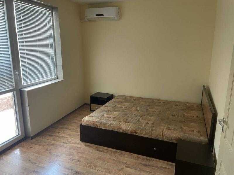 Двустаен апартамент в Лазур