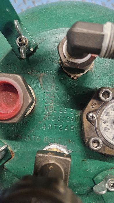 Газ бутилка със сонда за кемпар или каравана.