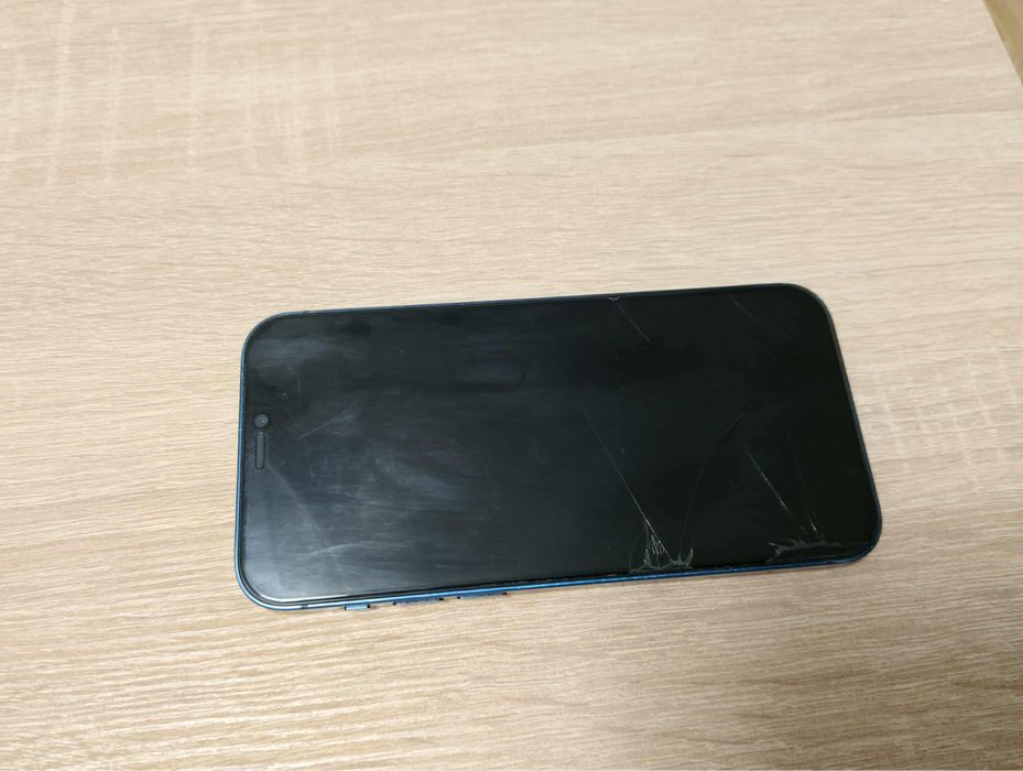 Продавам iphone 12 64 гб
