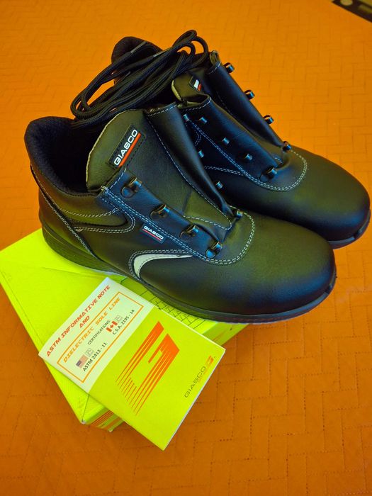 Vând bocanci de lucru Giasco
