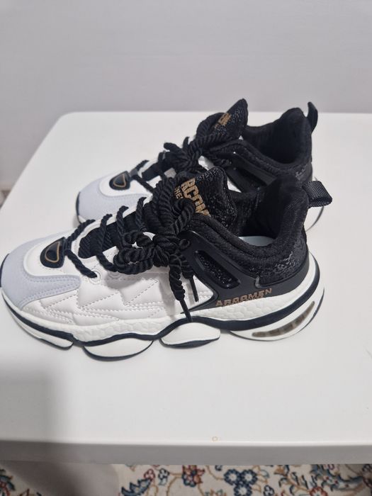 Продам кроссовки