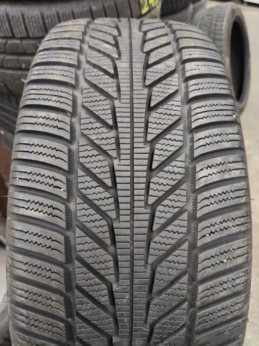 Единични гуми с размер 235 45 18