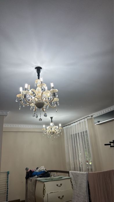 Продам люстры (6 и 9 рожков)