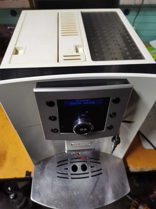 Продавам кафеавтомат DeLonghi Perfekta Plus