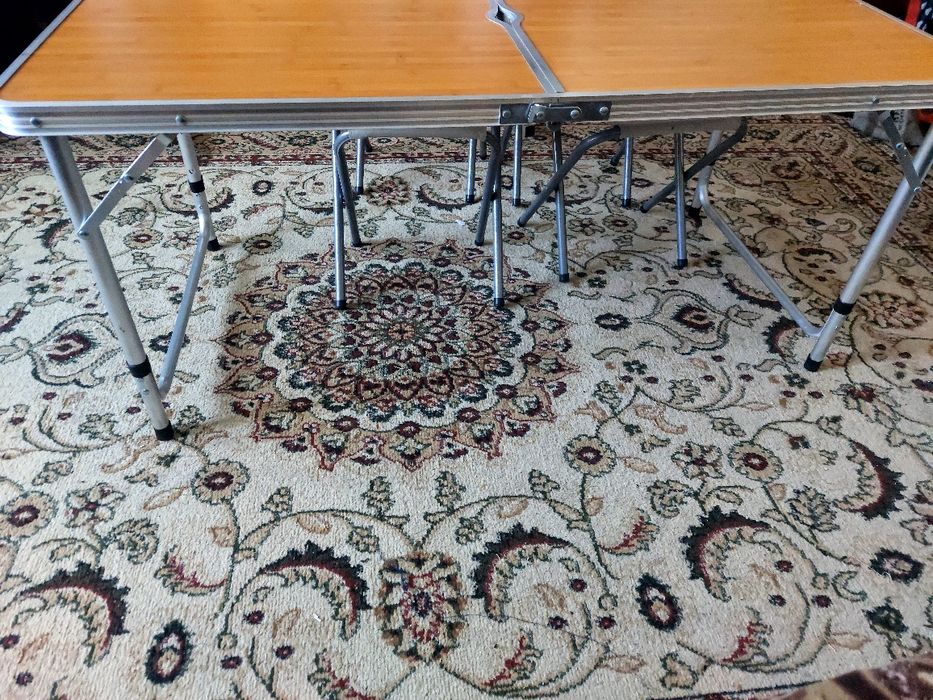 Продам продам столик с  стульями