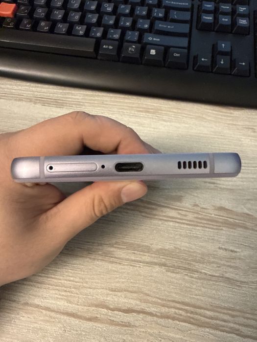 Смартфон Samsung Galaxy S21FE 5G 6/128 GB Lavender SM-G990B/DS розовый