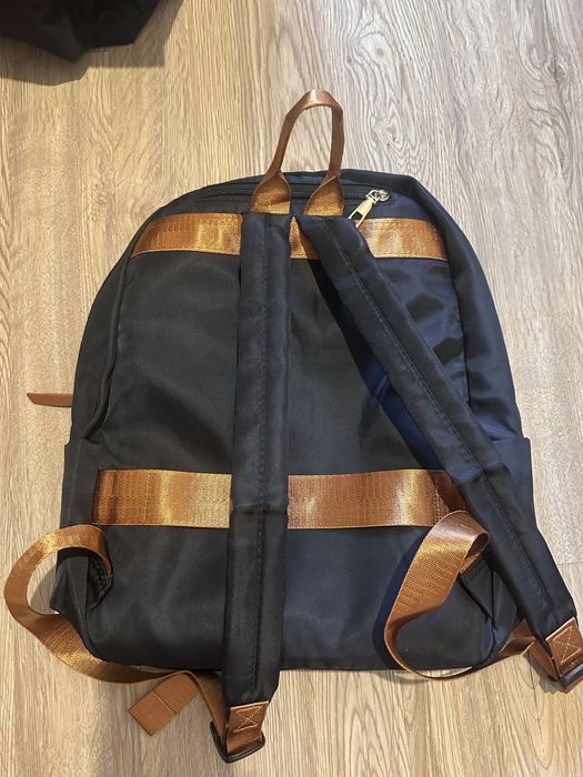 Продаю СУМКУ черная новая