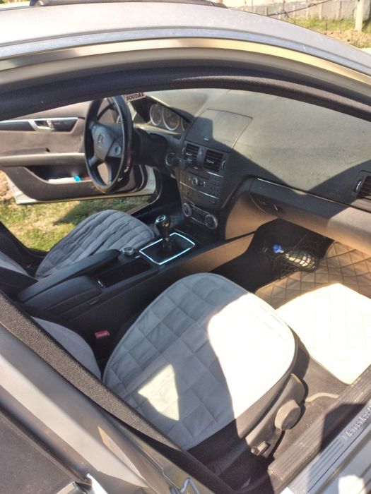 Vând Mercedes C200