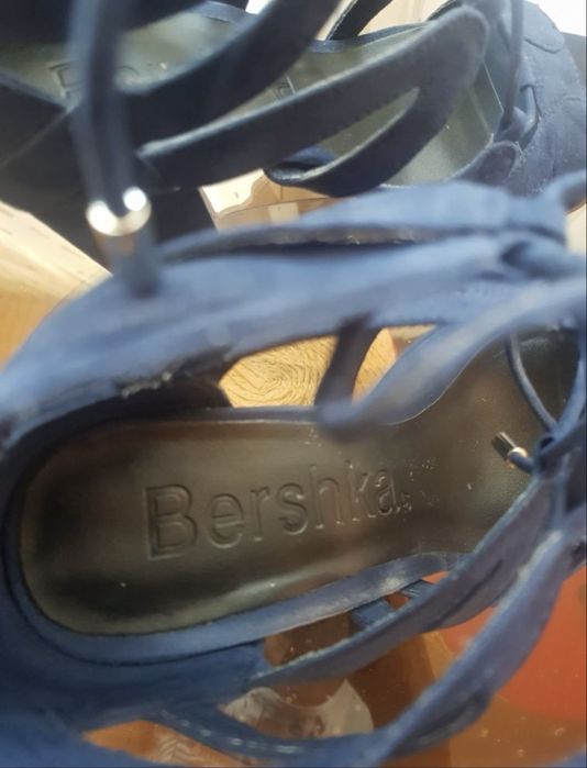 Bershka sandale tip gladiator