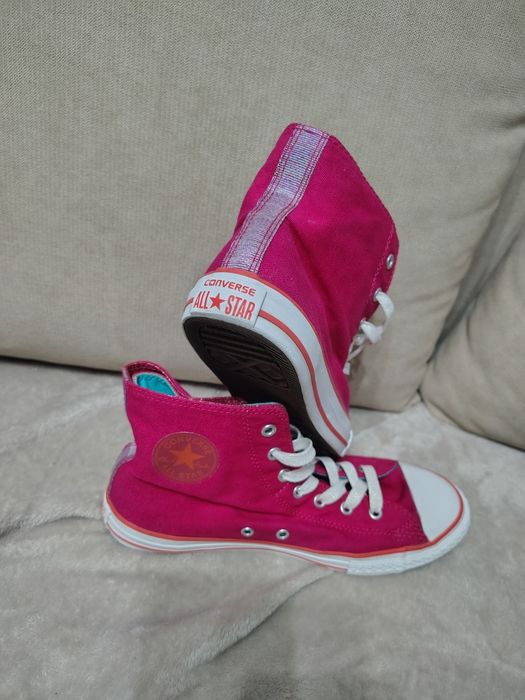 Vând Converse dame