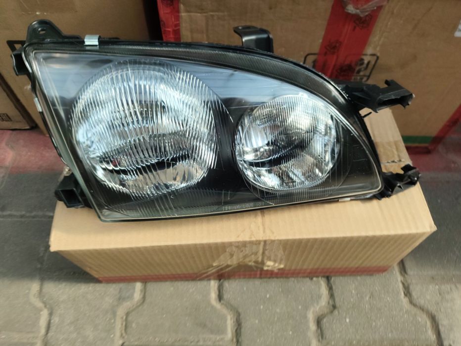 Авенсис фара доресталинг