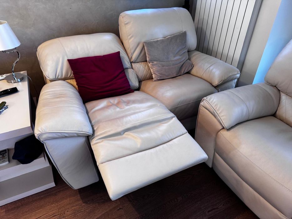 Vand set de canapele de piele,se intind electric.