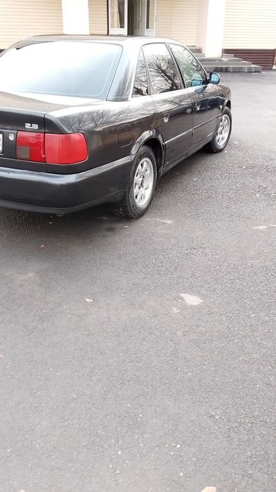 Ауди а6,обьем 2,6 ,1994 год