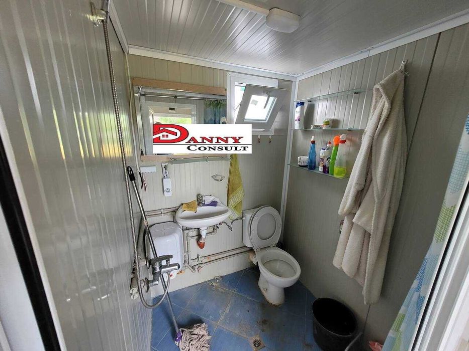 Дворно място с оранжерии в с. Михалци