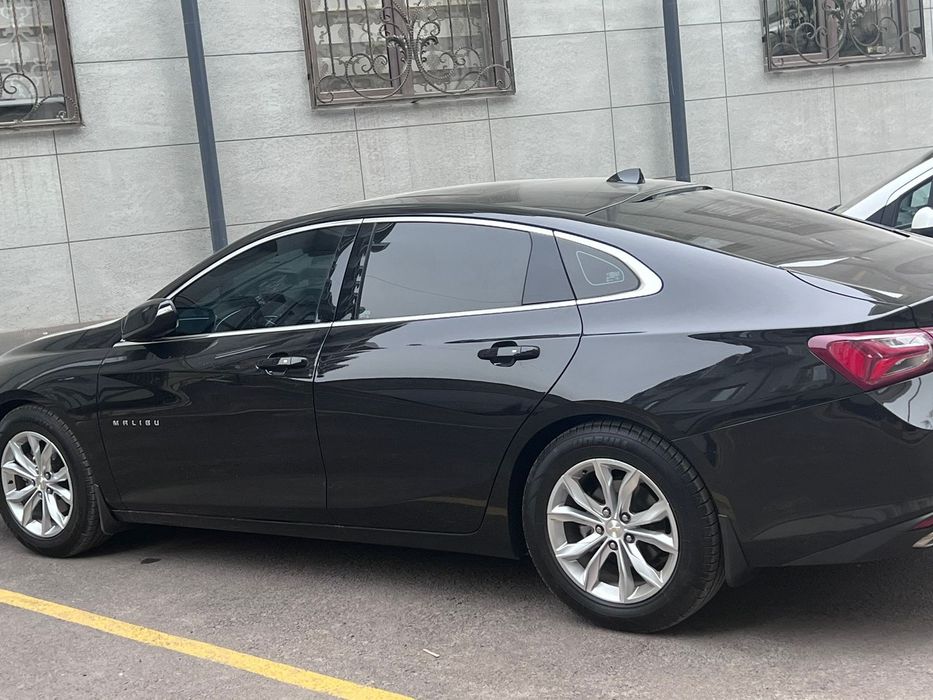 Malibu 2/4 qora kraskasi toza prabegi halol