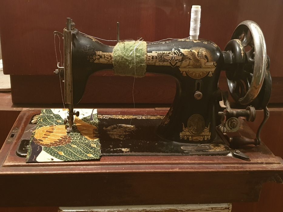 Продам швейную машинку Singer