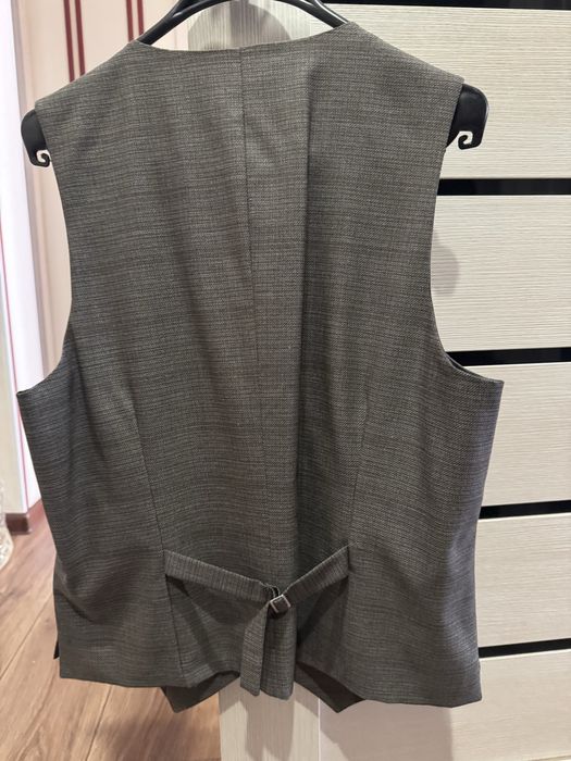 Серый костюм тройка