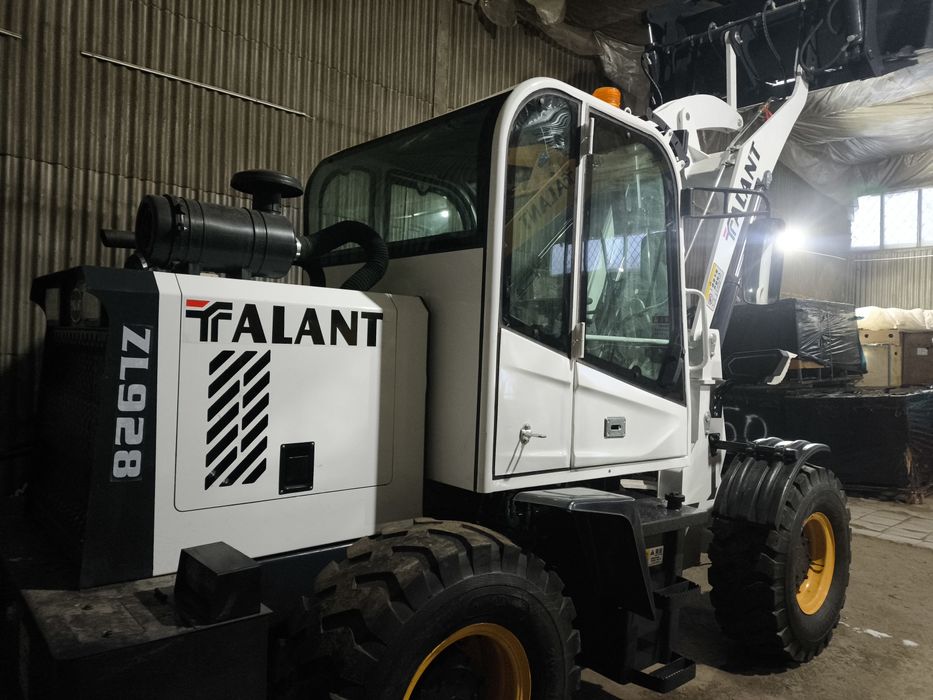 В продаже фронтальные погрузчики