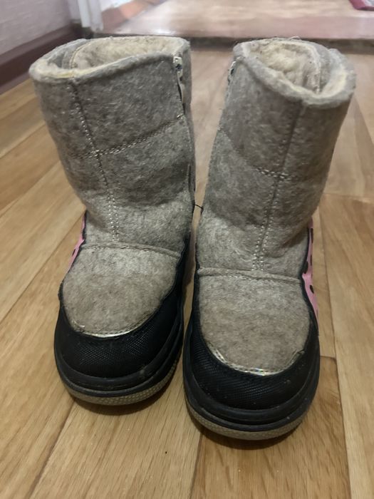 Продам детские зимние сапоги
