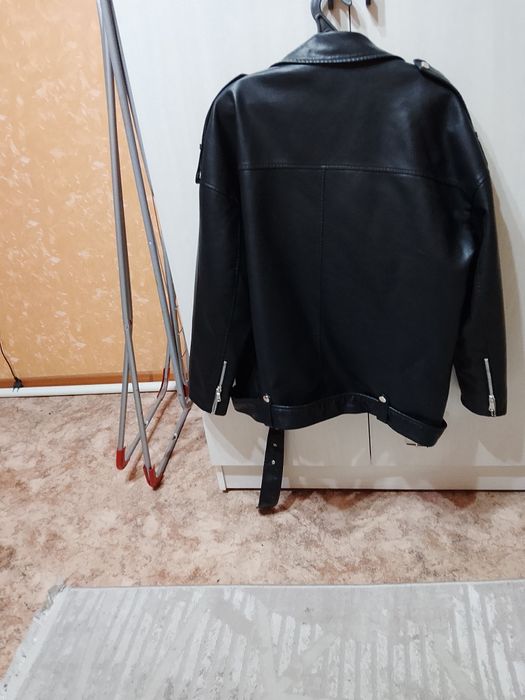 Продаю кожаную куртку косуху.