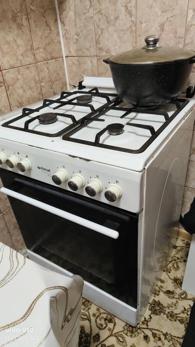 Продам электрическую газовую плиту