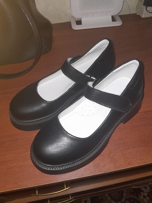 Продам обувь на девочку