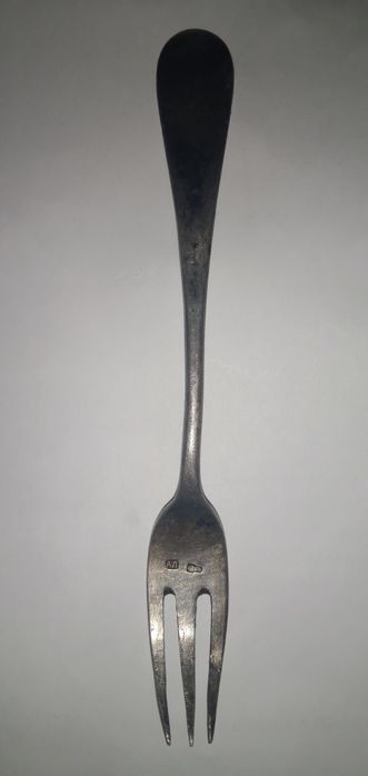 Продаются серебряные щипцы и вилочка