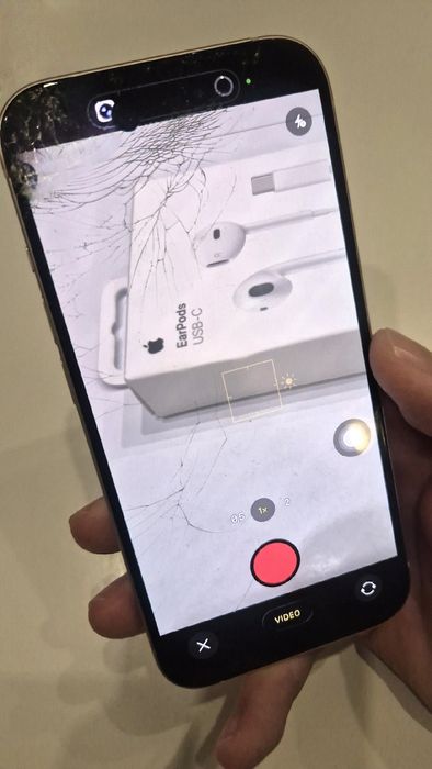 iPhone 15 Pink – Заключен iCloud